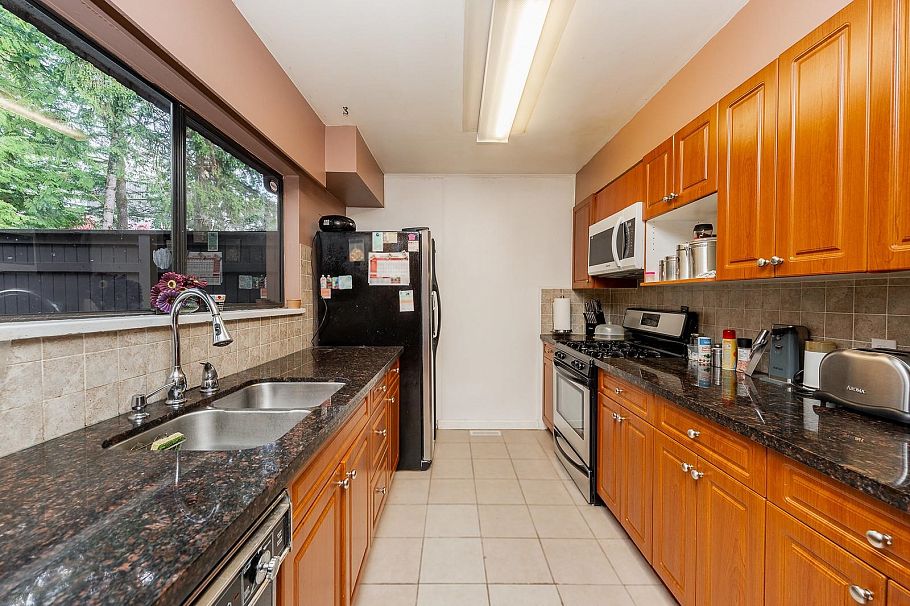 1976 Purcell Way North Vancouver, BC - 6