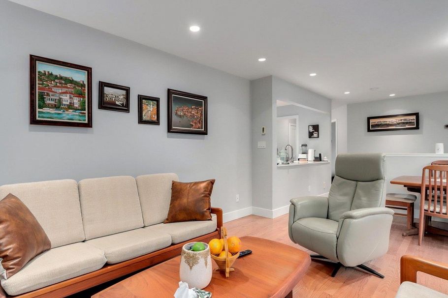 304 3711 Delbrook Avenue North Vancouver, BC - 4