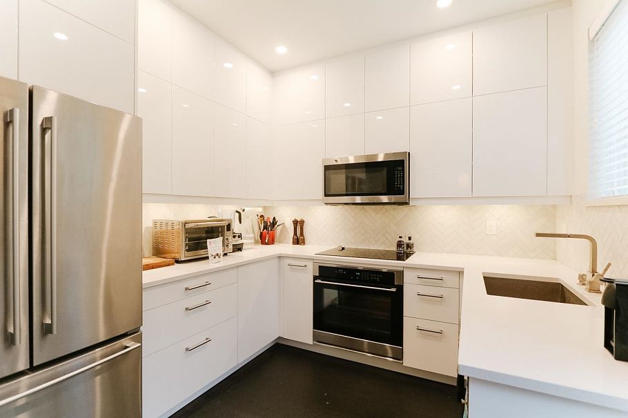 158 W 22nd Street North Vancouver, BC - 3