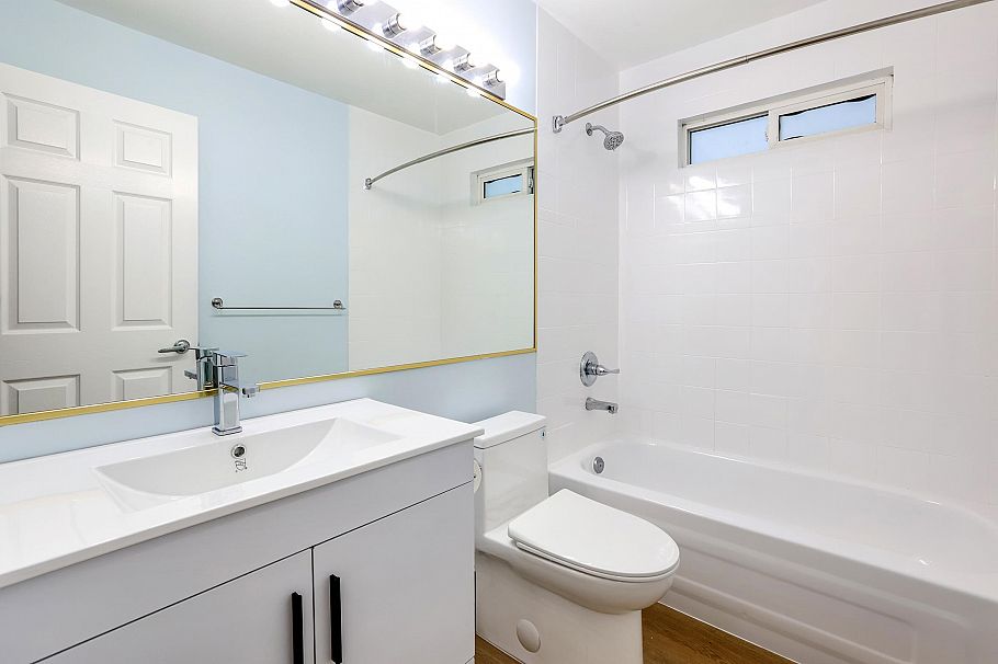 2988 School Avenue Vancouver, BC - 29