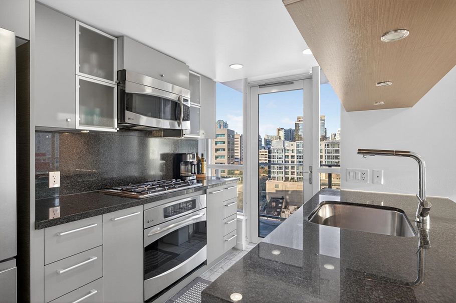 1011 833 Seymour Street Vancouver, BC - 4