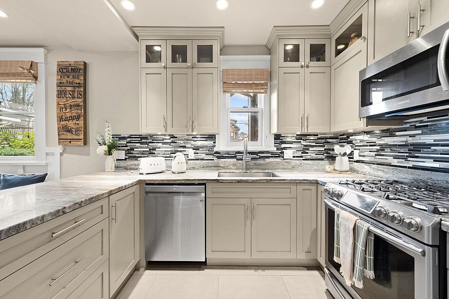 2576 Oxford Street Vancouver, BC - 6