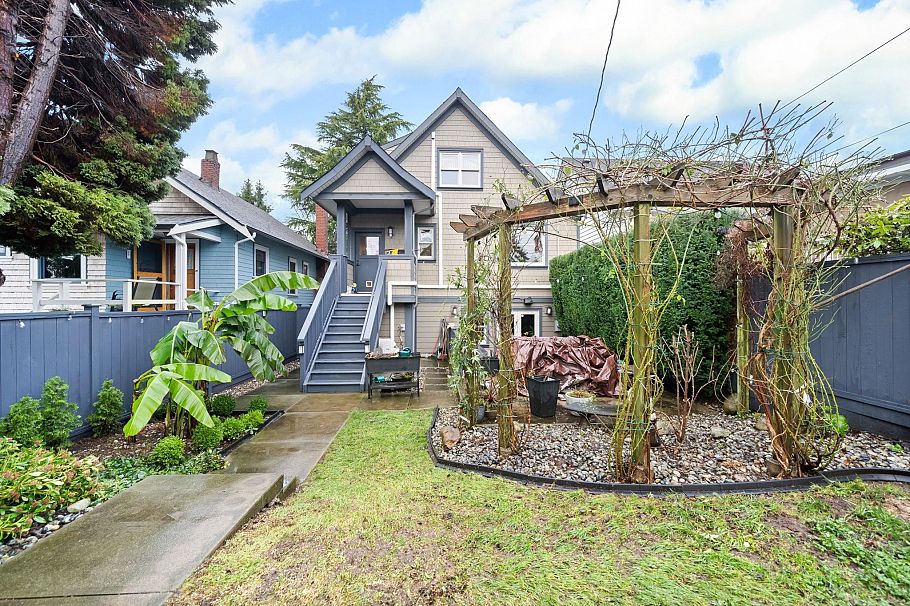 2576 Oxford Street Vancouver, BC - 17