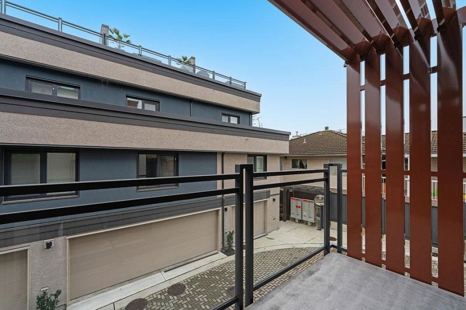 27 632 E 3rd Street North Vancouver, BC - 11