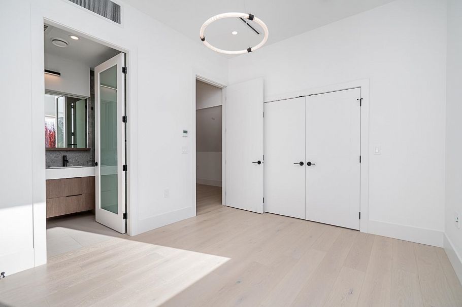 2 2460 Adanac Street Vancouver, BC - 26