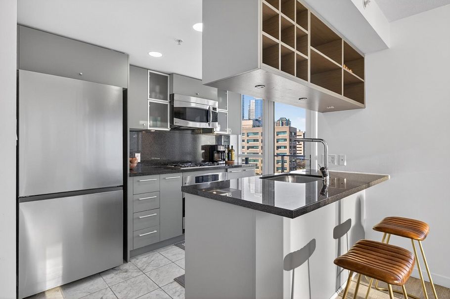 1011 833 Seymour Street Vancouver, BC - 3