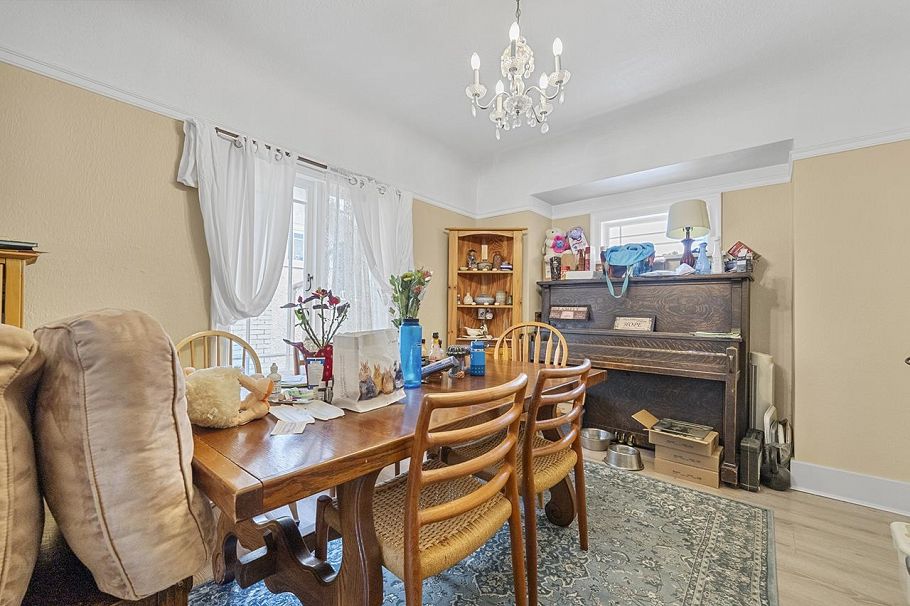 3229 W 24th Avenue Vancouver, BC - 9