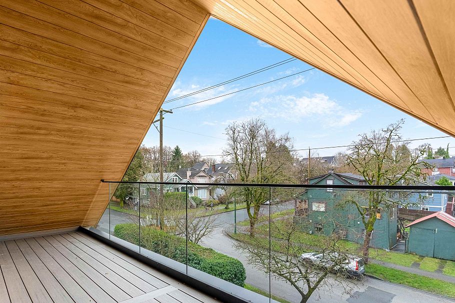 1 3118 Windsor Street Vancouver, BC - 32