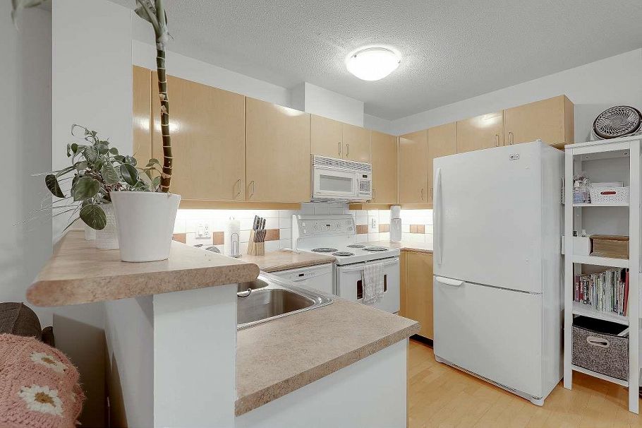 312 2680 W 4th Avenue Vancouver, BC - 2