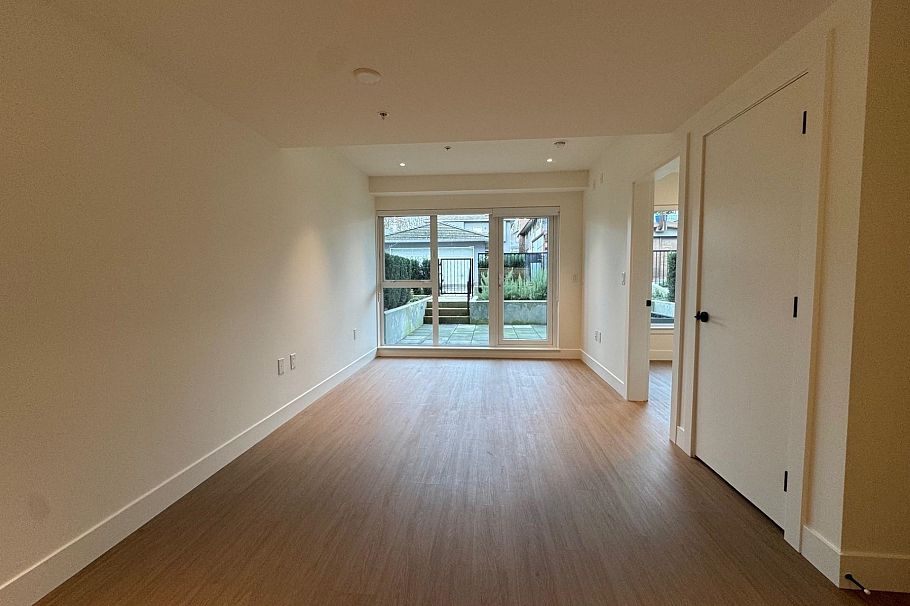 113 2235 E Broadway Vancouver, BC - 2