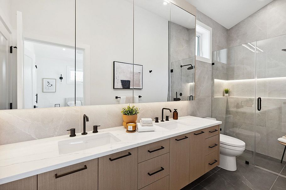 #2 2244 E 11th Avenue Vancouver, BC - 35