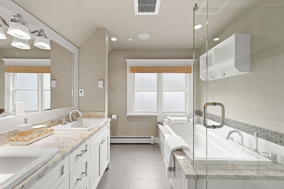 2576 Oxford Street Vancouver, BC - 14