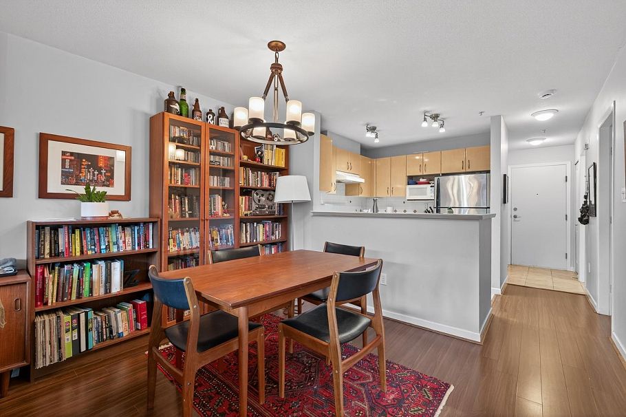 106 2983 W 4th Avenue Vancouver, BC - 5