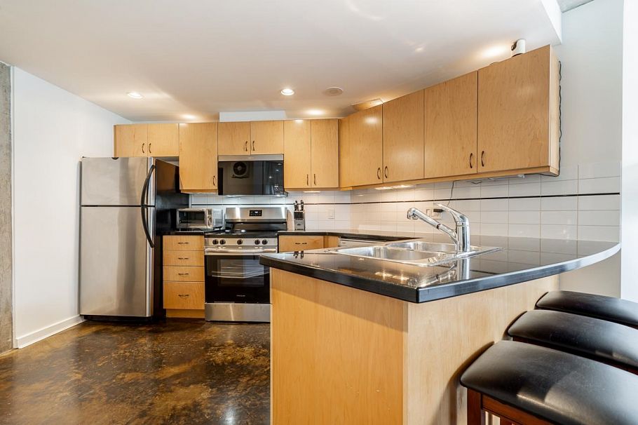 917 Station Street Vancouver, BC - 11