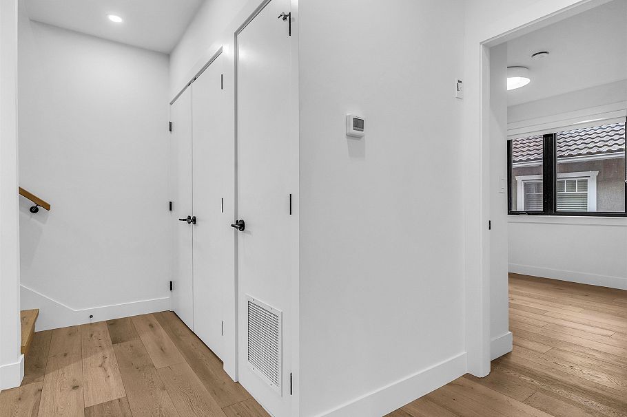 1 3118 Windsor Street Vancouver, BC - 14