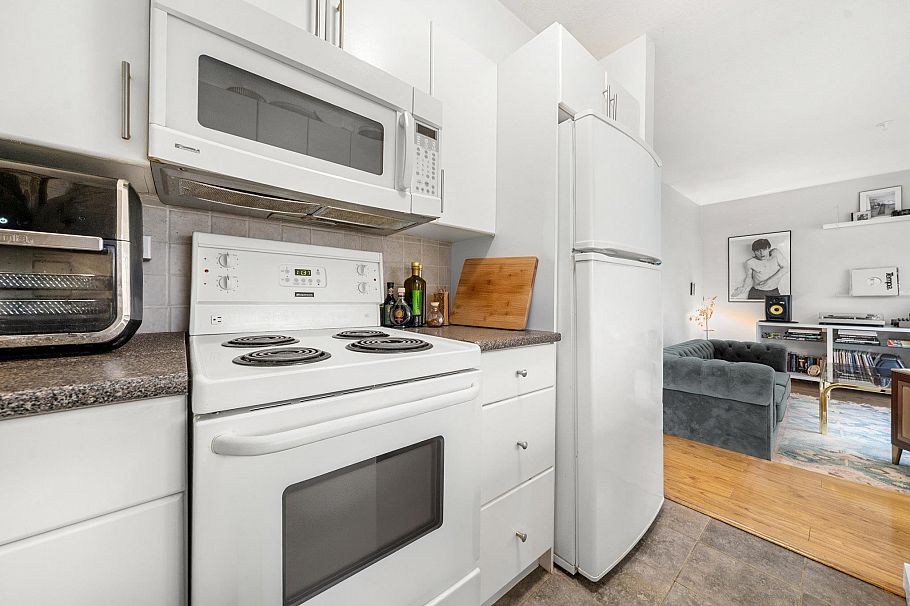 401 33 N Templeton Drive Vancouver, BC - 9