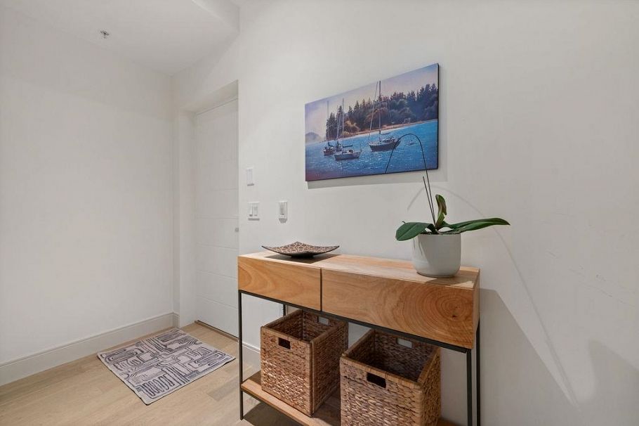 27 632 E 3rd Street North Vancouver, BC - 28