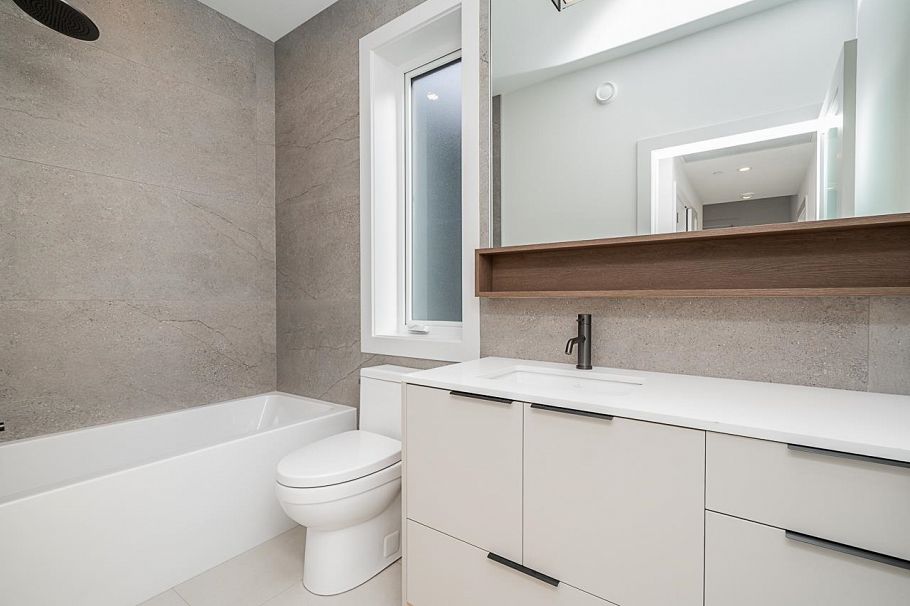 2 2460 Adanac Street Vancouver, BC - 19