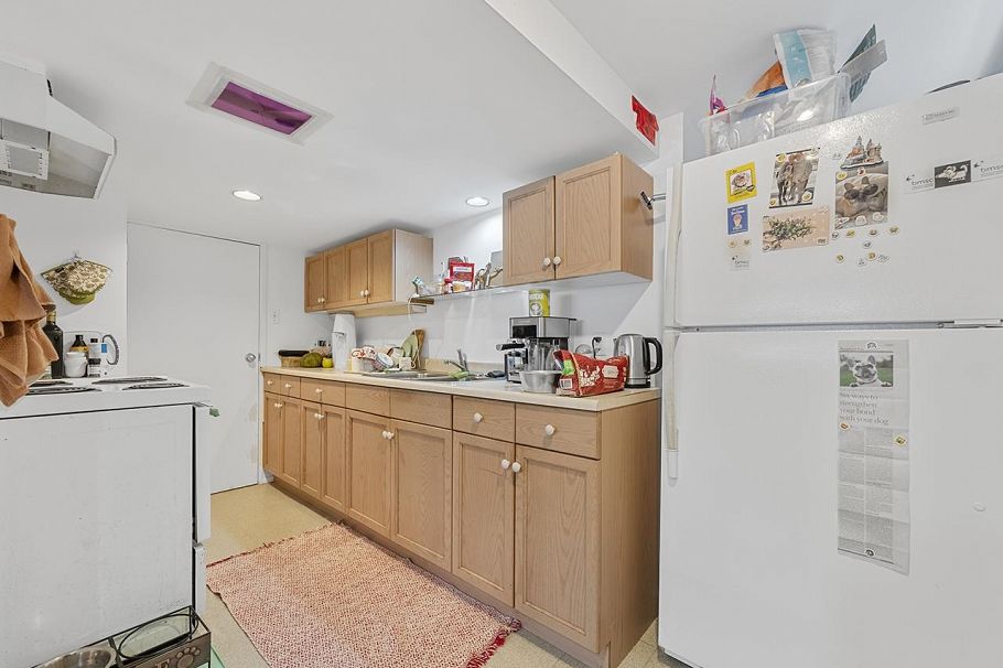 3229 W 24th Avenue Vancouver, BC - 26