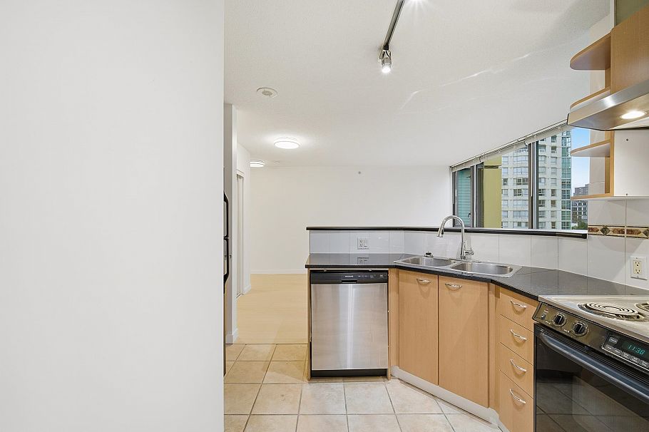 802 1367 Alberni Street Vancouver, BC - 13