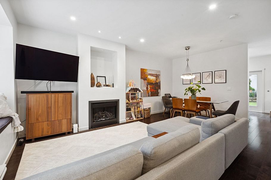 158 W 22nd Street North Vancouver, BC - 8