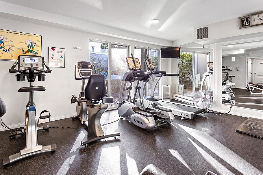 212 8460 Jellicoe Street Vancouver, BC - 30