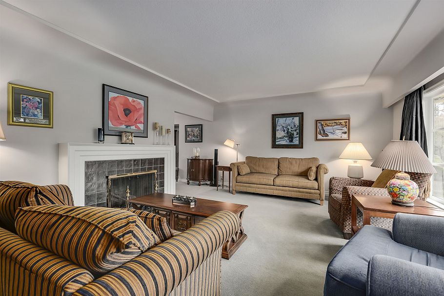 936 W 37th Avenue Vancouver, BC - 2