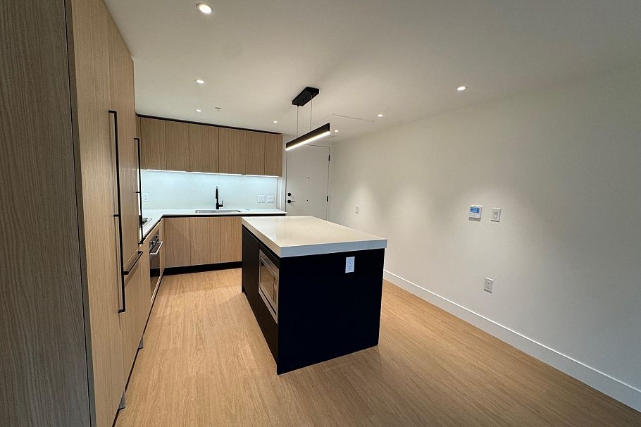 113 2235 E Broadway Vancouver, BC - 5