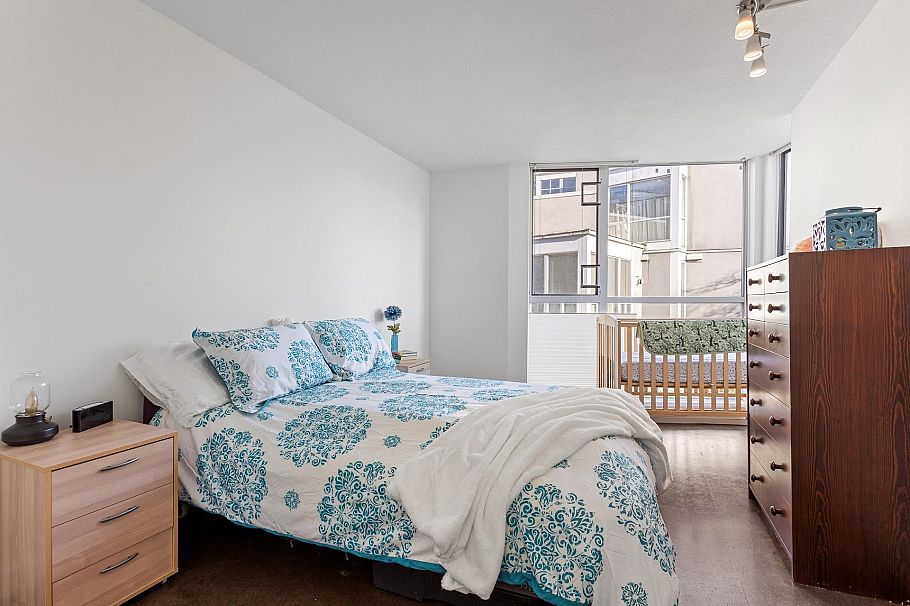 212 8460 Jellicoe Street Vancouver, BC - 18