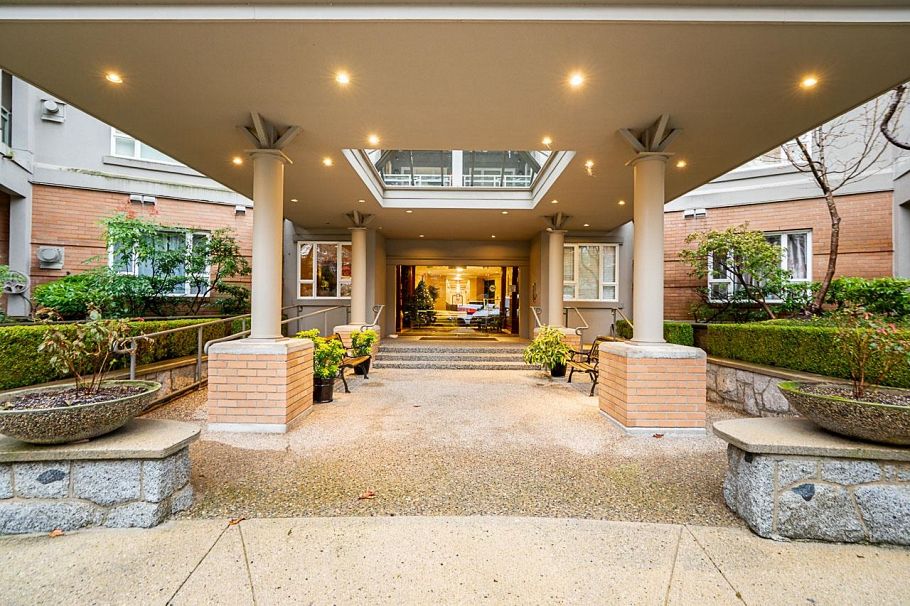 303 5683 Hampton Place Vancouver, BC - 3