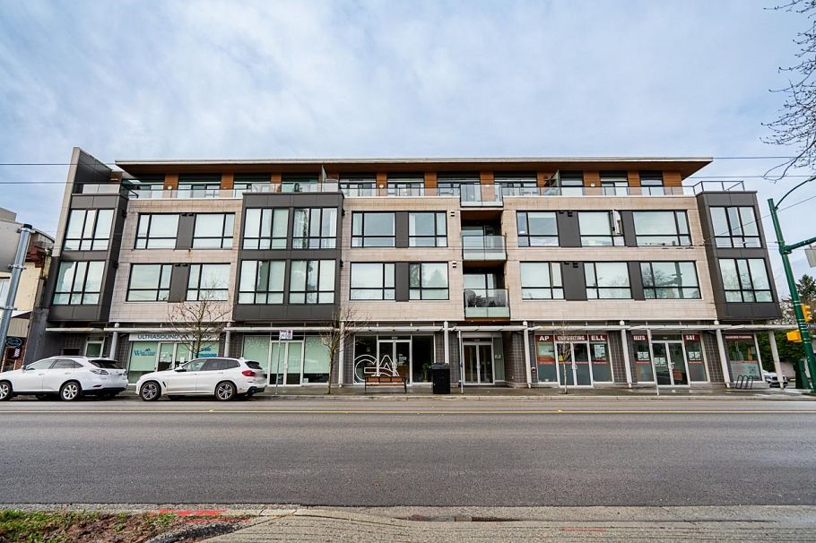 310 5325 West Boulevard Vancouver, BC - 2