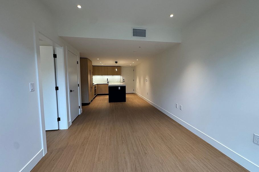 113 2235 E Broadway Vancouver, BC - 4