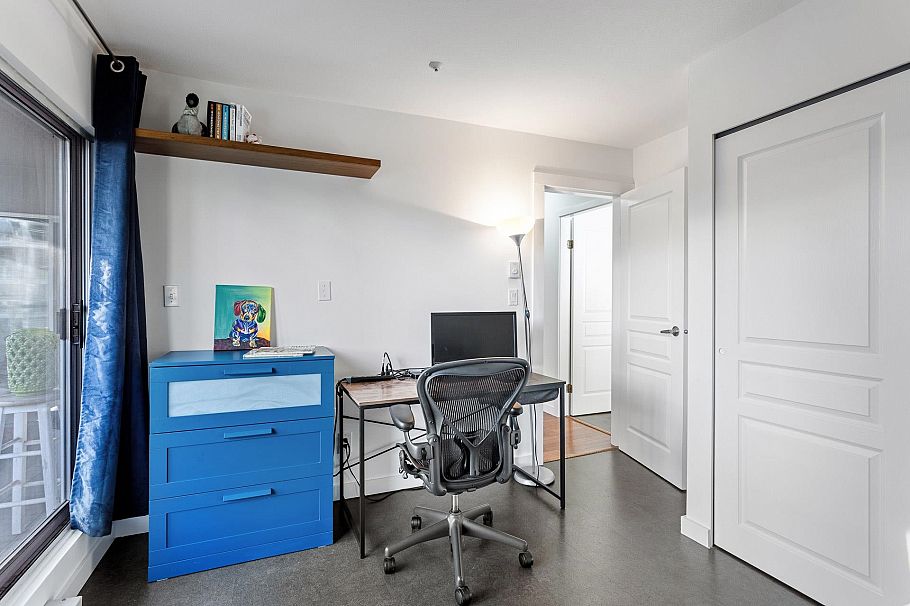 212 8460 Jellicoe Street Vancouver, BC - 23