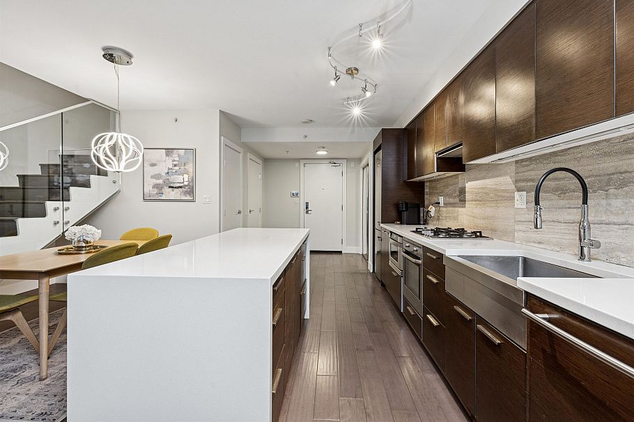 863 Richards Street Vancouver, BC - 10