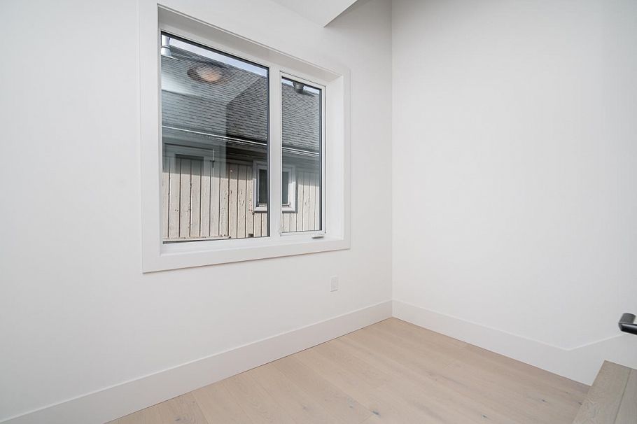 2 2460 Adanac Street Vancouver, BC - 23