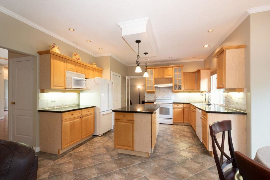 1273 Eldon Road North Vancouver, BC - 10