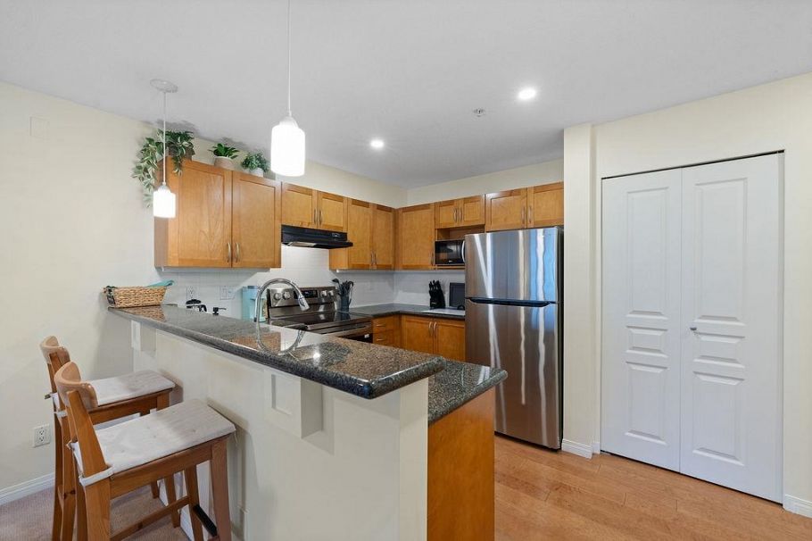 308 333 E 1st Street North Vancouver, BC - 6