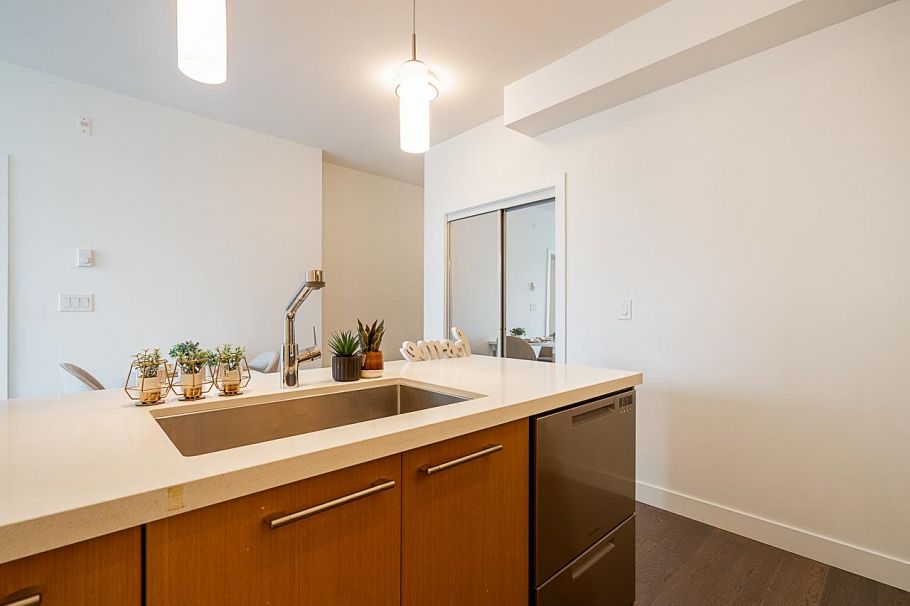 310 5325 West Boulevard Vancouver, BC - 8