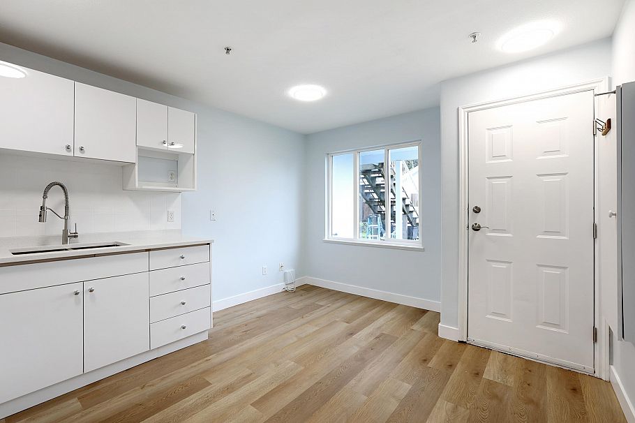 2988 School Avenue Vancouver, BC - 19