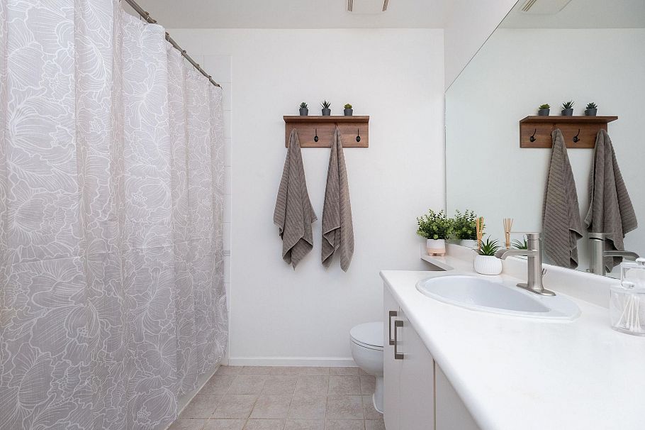 30 650 Roche Point Drive North Vancouver, BC - 26