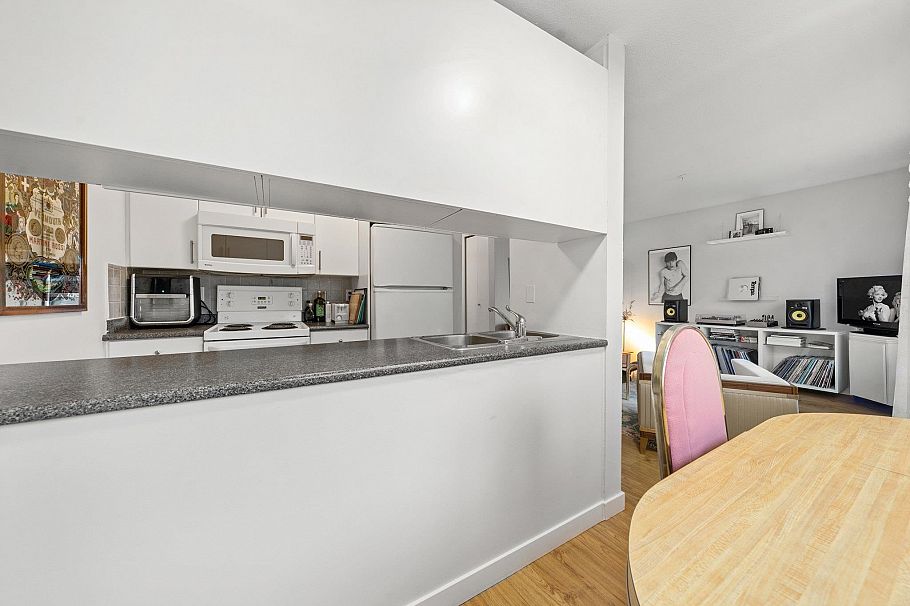 401 33 N Templeton Drive Vancouver, BC - 6