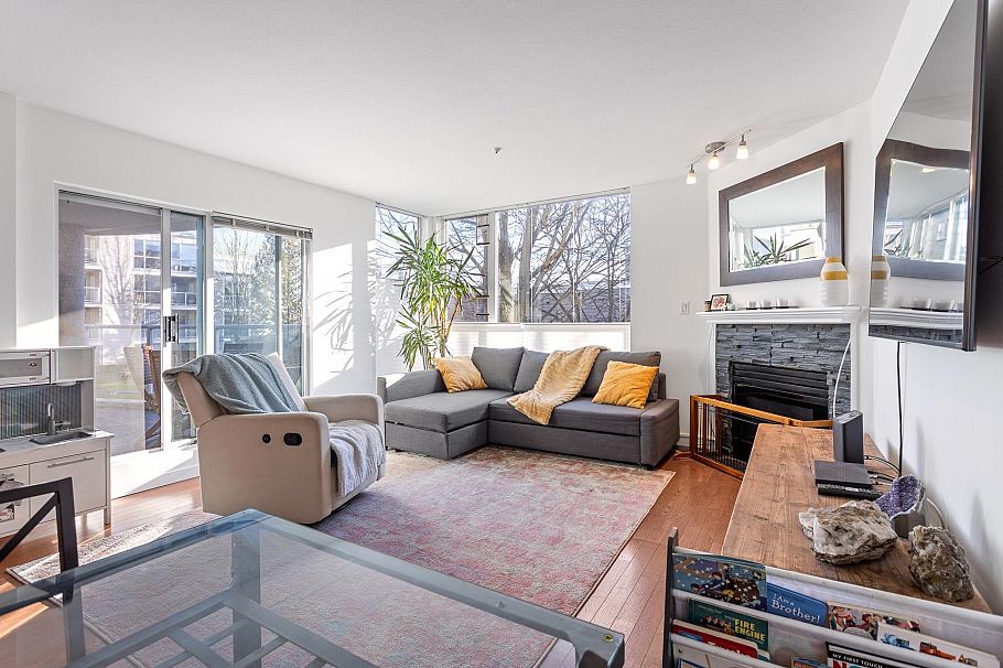 212 8460 Jellicoe Street Vancouver, BC - 6