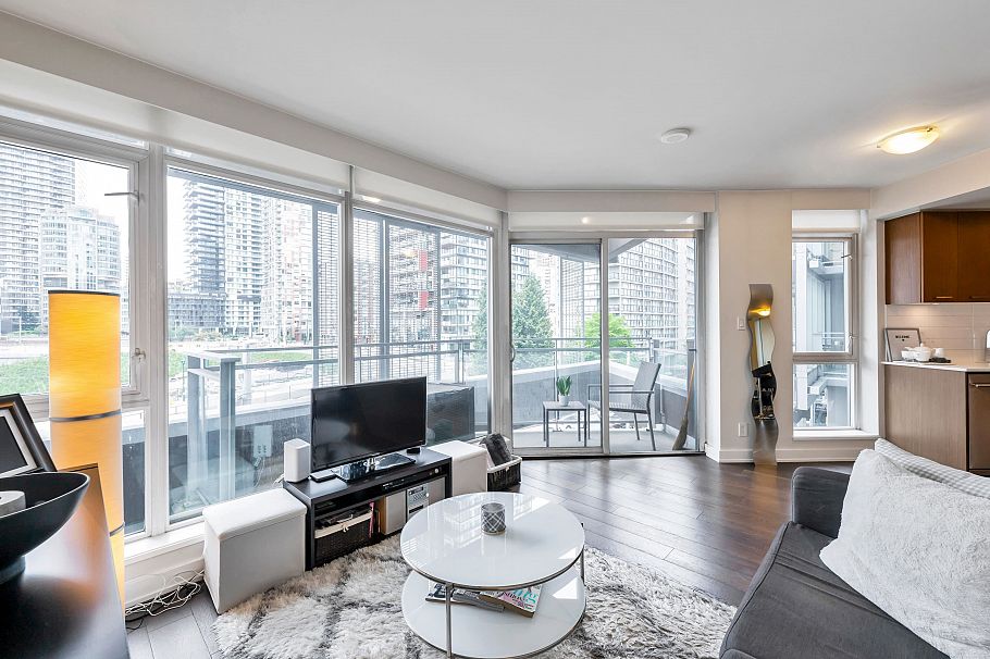 607 1372 Seymour Street Vancouver, BC - 3