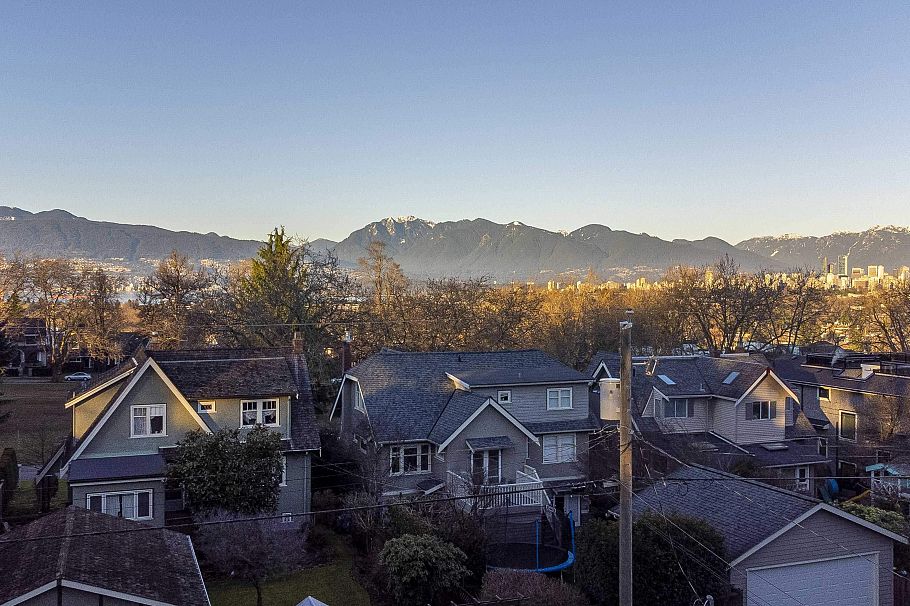 3229 W 24th Avenue Vancouver, BC - 5