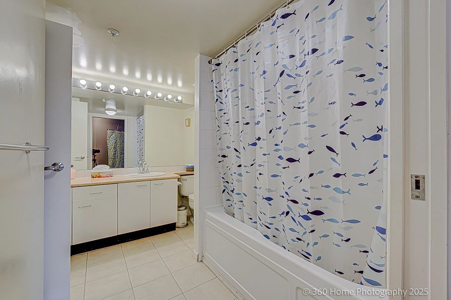 307 8495 Jellicoe Street Vancouver, BC - 11