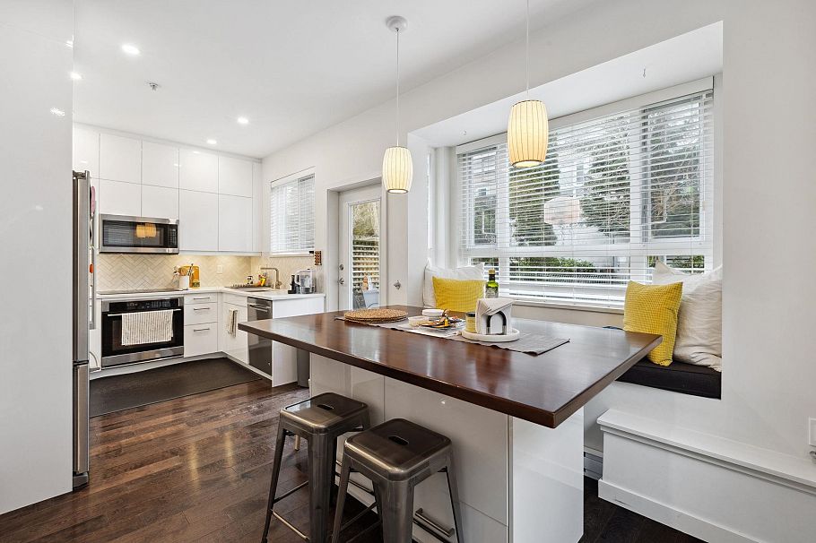 158 W 22nd Street North Vancouver, BC - 4