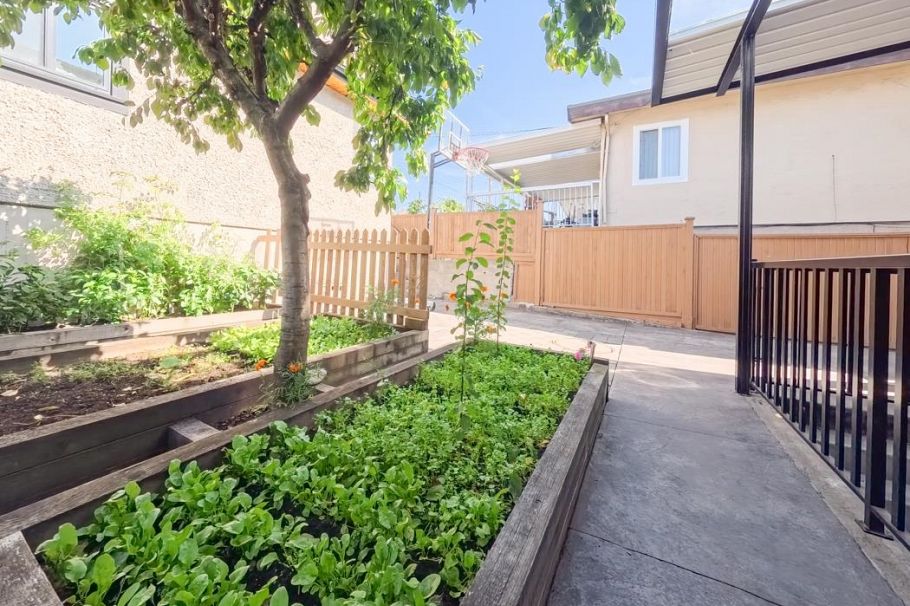 1275 E 62nd Avenue Vancouver, BC - 32