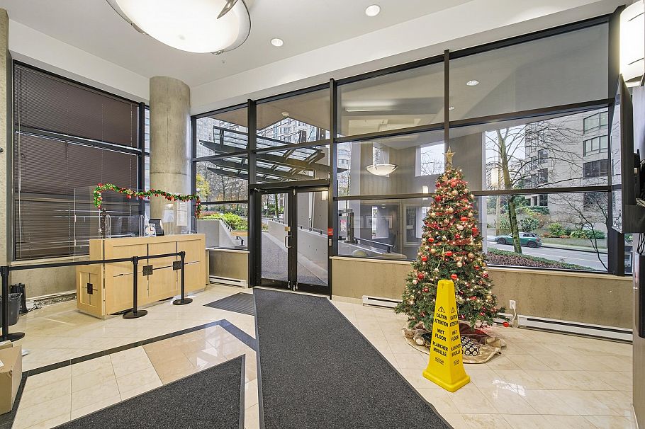 802 1367 Alberni Street Vancouver, BC - 3