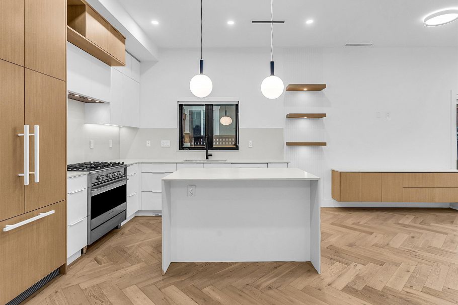 1 3118 Windsor Street Vancouver, BC - 10