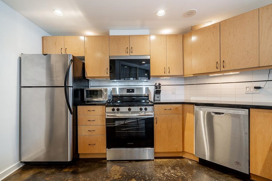 917 Station Street Vancouver, BC - 12